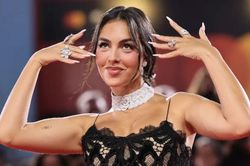 Nhẫn đính hôn 30 carat hiếm có của vị hôn thê Ronaldo