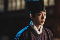 Nam Joo Hyuk hóa thân thành thợ săn quỷ trong phim mới của Netflix