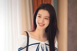 Vương Sở Nhi&ecirc;n g&acirc;y b&agrave;n t&aacute;n trong T&igrave;nh Y&ecirc;u C&oacute; Ph&aacute;o Hoa