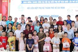 Hội LHPN TPHCM trao quà cho 50 trẻ em khó khăn tại Hà Nội