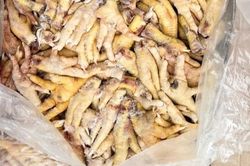 Lợi dụng chính sách tạm nhập tái xuất, một Giám đốc thuộc Tập đoàn An Bình Group tuồn số lượng cực lớn chân gà đông lạnh ra thị trường