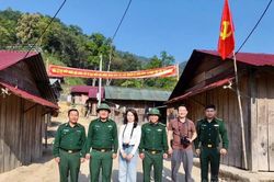 Nơi &aacute;nh điện bừng s&aacute;ng v&agrave; những bước ch&acirc;n người l&agrave;m b&aacute;o