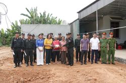 Cảnh sát cơ động hành quân dã ngoại, làm công tác dân vận