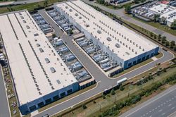 Gần 80% trung t&acirc;m dữ liệu to&agrave;n cầu đối mặt rủi ro kh&iacute; hậu nghi&ecirc;m trọng