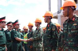 Tổng cục Ch&iacute;nh trị Qu&acirc;n đội nh&acirc;n d&acirc;n Việt Nam động vi&ecirc;n lực lượng tham gia x&acirc;y dựng trường nội tr&uacute; bi&ecirc;n giới tại Đ&agrave; Nẵng