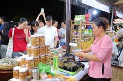 Sôi động 'Không gian triển lãm, trưng bày, giới thiệu chuỗi giá trị ngành hàng sen'