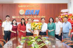 Học viện Hải qu&acirc;n thăm, ch&uacute;c mừng c&aacute;c cơ quan b&aacute;o ch&iacute;