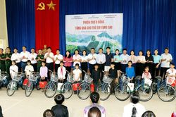 Lan tỏa y&ecirc;u thương từ 'Phi&ecirc;n chợ 0 đồng' d&agrave;nh cho trẻ em kh&oacute; khăn v&ugrave;ng cao Mường Khương