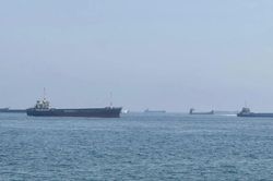 Lưu lượng qua eo biển Hormuz sụt giảm khi giới chủ tàu ưu tiên an toàn