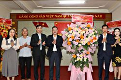 Chủ tịch HĐND tỉnh Lưu Văn Trung thăm, ch&uacute;c mừng B&aacute;o v&agrave; Ph&aacute;t thanh, Truyền h&igrave;nh L&acirc;m Đồng nh&acirc;n ng&agrave;y 21/6