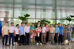 Đ&oacute;n học sinh đoạt Huy chương Bạc Olympic Vật l&iacute; Ch&acirc;u &Acirc;u