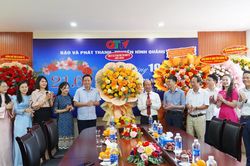 Nhiều cơ quan, đơn vị thăm, ch&uacute;c mừng B&aacute;o v&agrave; ph&aacute;t thanh, truyền h&igrave;nh Quảng Trị