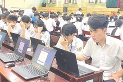 Làm quen với kỳ thi tốt nghiệp trung học phổ thông trên máy tính