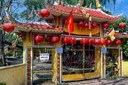 Chùa Định Lâm (P.Phú Định, TP.HCM) che bảng hiệu, ra thông báo ngừng hoạt động - Thực hư thế nào?