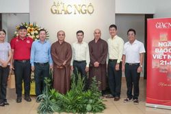 Chính quyền phường Xuân Hòa, Xí nghiệp in Nguyễn Minh Hoàng thăm Báo Giác Ngộ nhân Ngày Báo chí 21-6