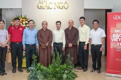 Ch&iacute;nh quyền phường Xu&acirc;n H&ograve;a, X&iacute; nghiệp in Nguyễn Minh Ho&agrave;ng thăm B&aacute;o Gi&aacute;c Ngộ nh&acirc;n Ng&agrave;y B&aacute;o ch&iacute; 21-6