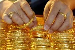 Goldman Sachs hạ dự báo giá vàng thêm 500 USD do Fed không cắt giảm lãi suất