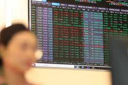 Chứng kho&aacute;n ng&agrave;y 19/6: VN-Index giảm điểm nhẹ, d&ograve;ng tiền vẫn thận trọng