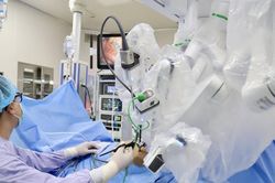 Tự điều trị v&igrave; nghĩ bị trĩ, người đ&agrave;n &ocirc;ng nhận chẩn đo&aacute;n ung thư trực tr&agrave;ng