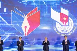 Trưởng Ban Tuy&ecirc;n gi&aacute;o v&agrave; D&acirc;n vận Trung ương Trịnh Văn Quyết dự khai mạc Hội B&aacute;o to&agrave;n quốc 2026
