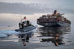 Iran miễn phí quá cảnh Eo biển Hormuz trong 60 ngày