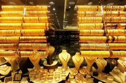 Giá vàng đảo chiều giảm sâu khi USD tăng giá