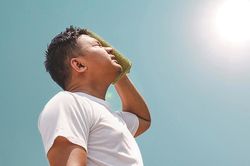 Nắng nóng mùa hè khiến nguy cơ ung thư da tăng cao