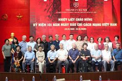 Gặp mặt c&aacute;c thế hệ người l&agrave;m b&aacute;o Thủ đ&ocirc;