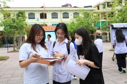 H&agrave; Nội c&ocirc;ng bố điểm chuẩn v&agrave;o lớp 10 trường c&ocirc;ng lập kh&ocirc;ng chuy&ecirc;n