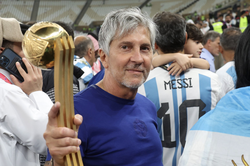 Gia đ&igrave;nh b&aacute;c tin đồn bố Messi qua đời
