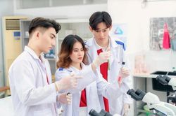 Điểm chuẩn trường Đại học Dược Hà Nội 3 năm qua tăng giảm ra sao?