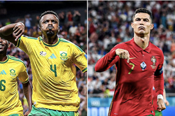 Cầu thủ Nam Phi bắt chước 2 h&agrave;nh động của Cristiano Ronaldo