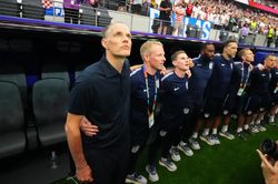 World Cup 2026 hôm nay 19/6: Rừng máy quay chĩa vào mặt, HLV Anh cầu cứu FIFA