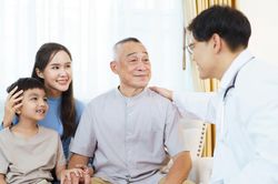 Chiêu trò 'giải độc đường ruột bằng nước tương' khiến hơn 100 người già sập bẫy