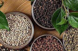 Giá tiêu hôm nay 19/6: Thế giới giảm, trong nước đi ngang
