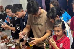 Công đoàn phường Đống Đa tặng quà và trang bị kỹ năng hè cho con của đoàn viên