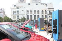 Th&aacute;o gỡ n&uacute;t thắt trong chuyển đổi phương tiện giao th&ocirc;ng xanh