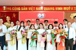 Phường Ph&uacute; Thượng: Kết nạp 13 đảng vi&ecirc;n mới, tiếp th&ecirc;m nguồn sinh lực trẻ cho Đảng