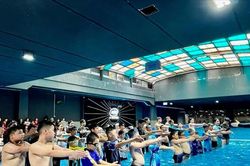 Phường Phương Liệt khai mạc c&aacute;c lớp phổ cập bơi cho trẻ em