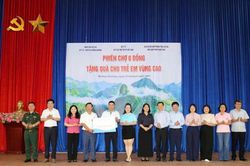 Gần 2,4 tỷ đồng hỗ trợ trẻ em c&oacute; ho&agrave;n cảnh kh&oacute; khăn tại 'Phi&ecirc;n chợ 0 đồng'