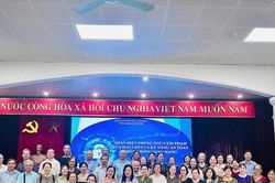 Phường Y&ecirc;n H&ograve;a trang bị kỹ năng an to&agrave;n mạng cho gần 200 người cao tuổi
