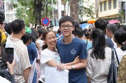 Sau c&aacute;nh cổng v&agrave;o lớp 10 c&ocirc;ng lập, học sinh c&ograve;n nhiều lối đi để trưởng th&agrave;nh