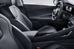 Sedan hạng C của Hyundai giá 350 triệu đồng thiết kế thể thao, tiện nghi nâng cấp, rộng ngang Honda Civic, rẻ hơn Toyota Vios, chỉ như Kia Morning ở Việt Nam có giá bao nhiêu?