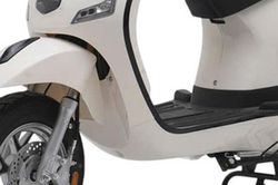 Lái xe máy điện giá chưa tới 16 triệu đồng ở Việt Nam thiết kế xinh xắn, đi 73 km/sạc rẻ hơn cả xe số Wave Alpha