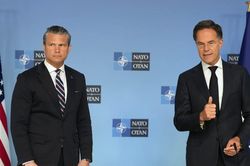 Bộ trưởng Chiến tranh Mỹ-Pete Hegseth: NATO đã là 'hổ giấy' quá lâu