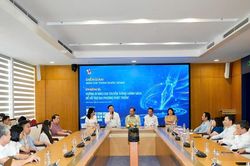 Từ t&ograve;a soạn hội tụ đến truyền th&ocirc;ng ch&iacute;nh s&aacute;ch đa nền tảng