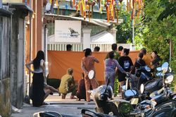 Phát hiện thi thể bé gái sơ sinh trước cổng chùa