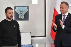 Ba Lan tước bỏ huân chương cao quý từng trao tặng ông Zelensky