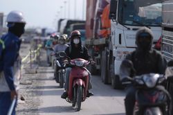 Cầu Đồng Nai sửa chữa, giao th&ocirc;ng cửa ng&otilde; ph&iacute;a Đ&ocirc;ng TP.HCM &ugrave;n ứ nhiều giờ