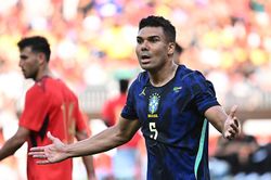 Casemiro về chung đội Messi